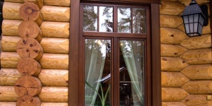 Как правильно установить окна в деревянном доме?